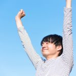 相手に好印象を与える男性の笑顔の作り方を紹介!ポイントは発声・目元・笑顔キープの3つ