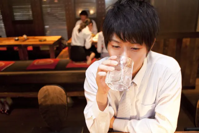 お酒をゆっくり飲む