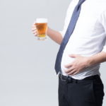 食べ過ぎた男性
