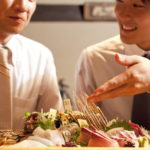 外食するサラリーマン