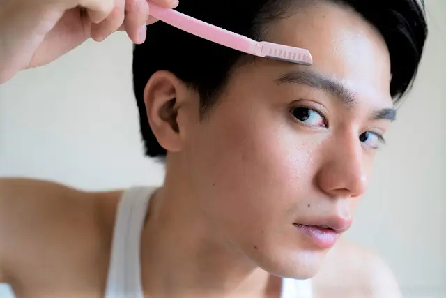 男の眉毛の気になる剃り跡を目立たなくする4つの方法