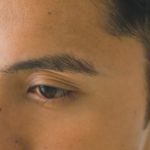 長さが整えられた眉