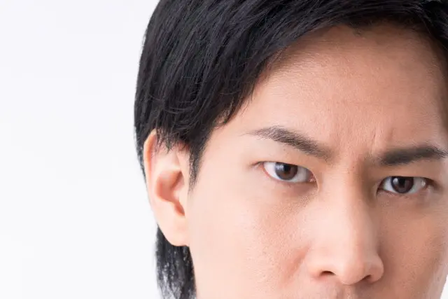 上がり眉の男が持たれる印象や整え方のコツ