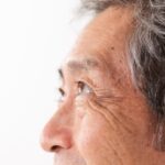 白髪の眉毛