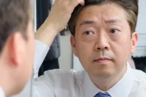 まばらな眉毛の男性は損する?眉毛を整えて仕事運もアップ!