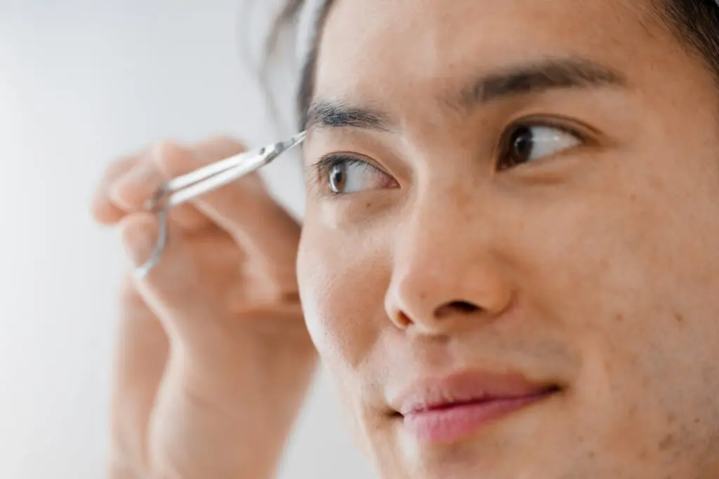 眉毛の手入れ