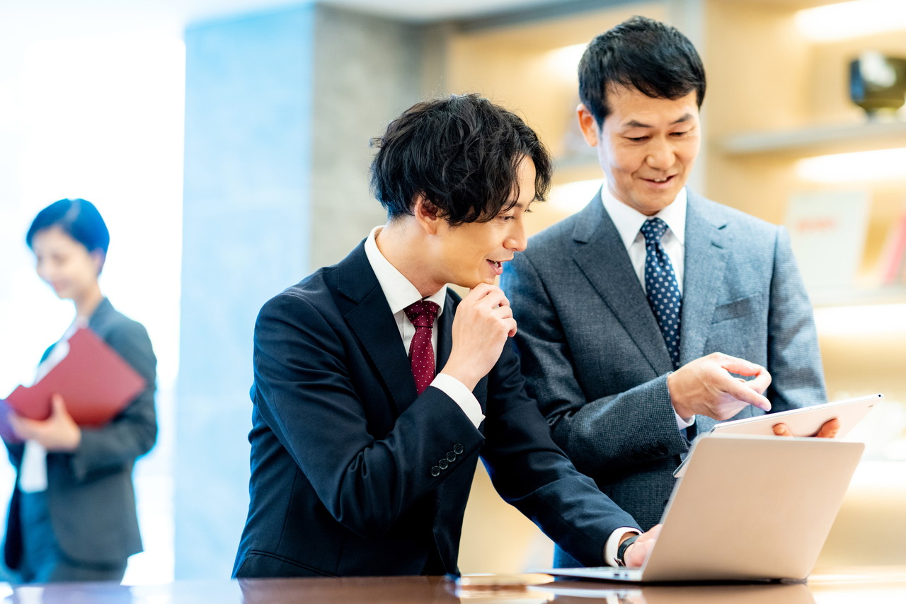 上司と部下の男性