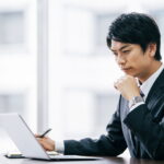 仕事中のビジネスマン