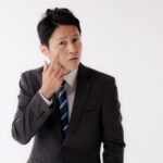 毛穴を気にする男性